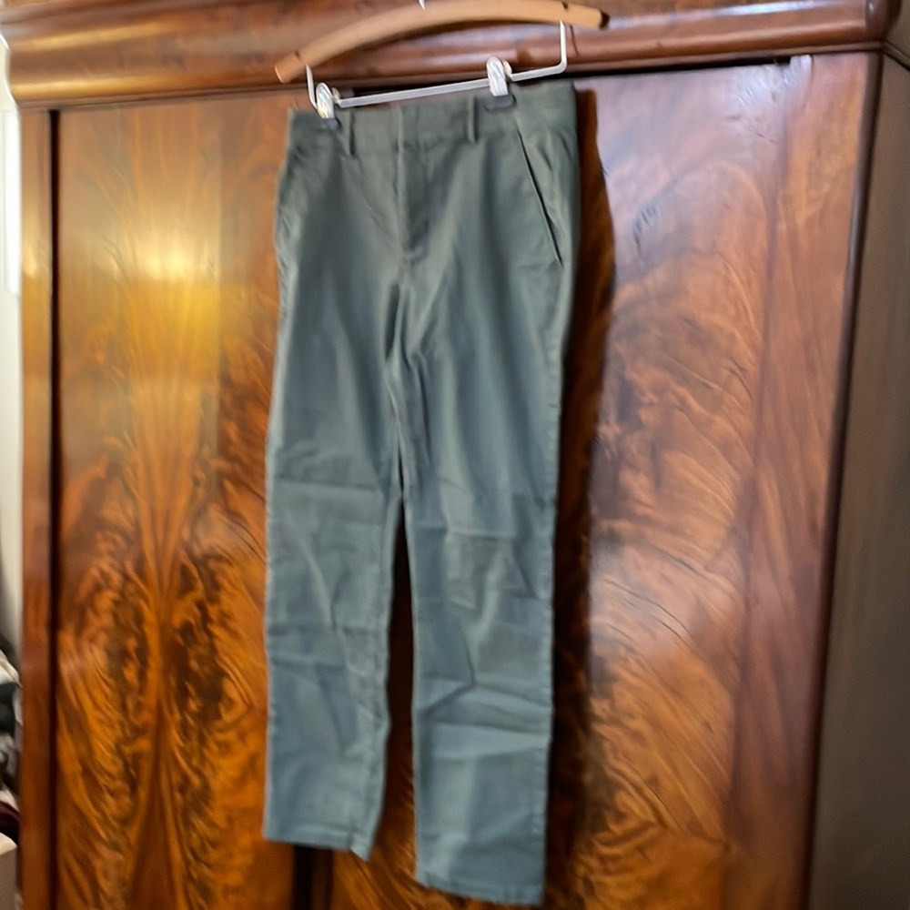 Loft Chino. Size 2. Hunter green. Tapered leg.